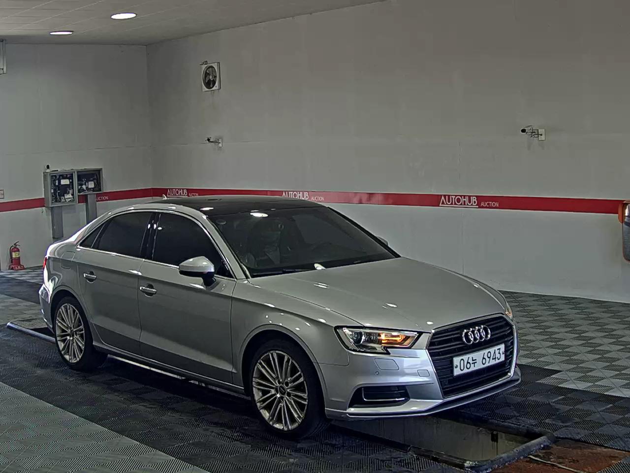 AUDI A3 (3RD GEN) 40 TFSI - фото 1