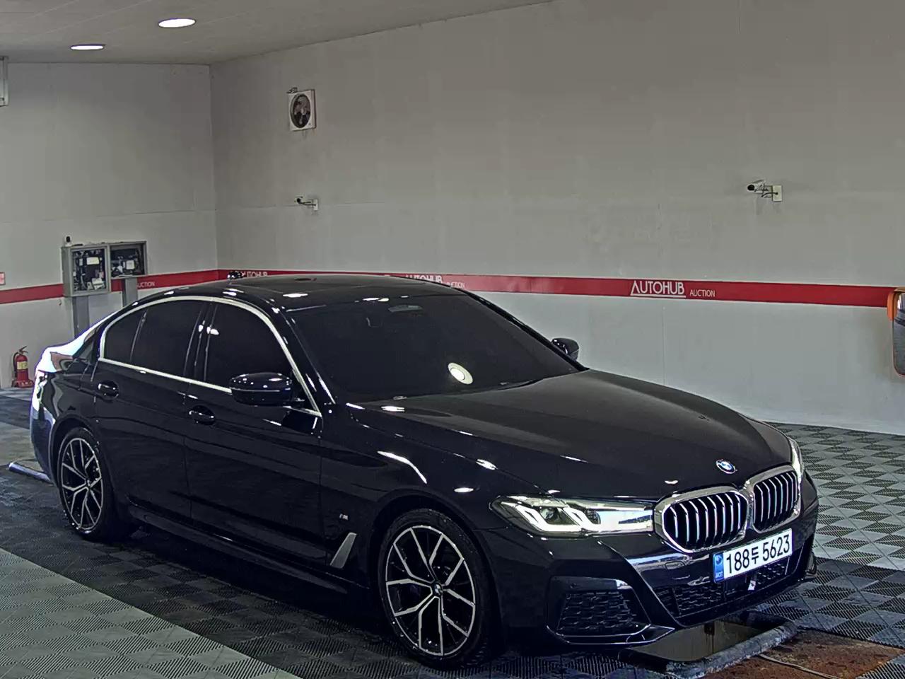 BMW 5 SERIES (7TH GEN) 530i M SPORT PACK - фото 1