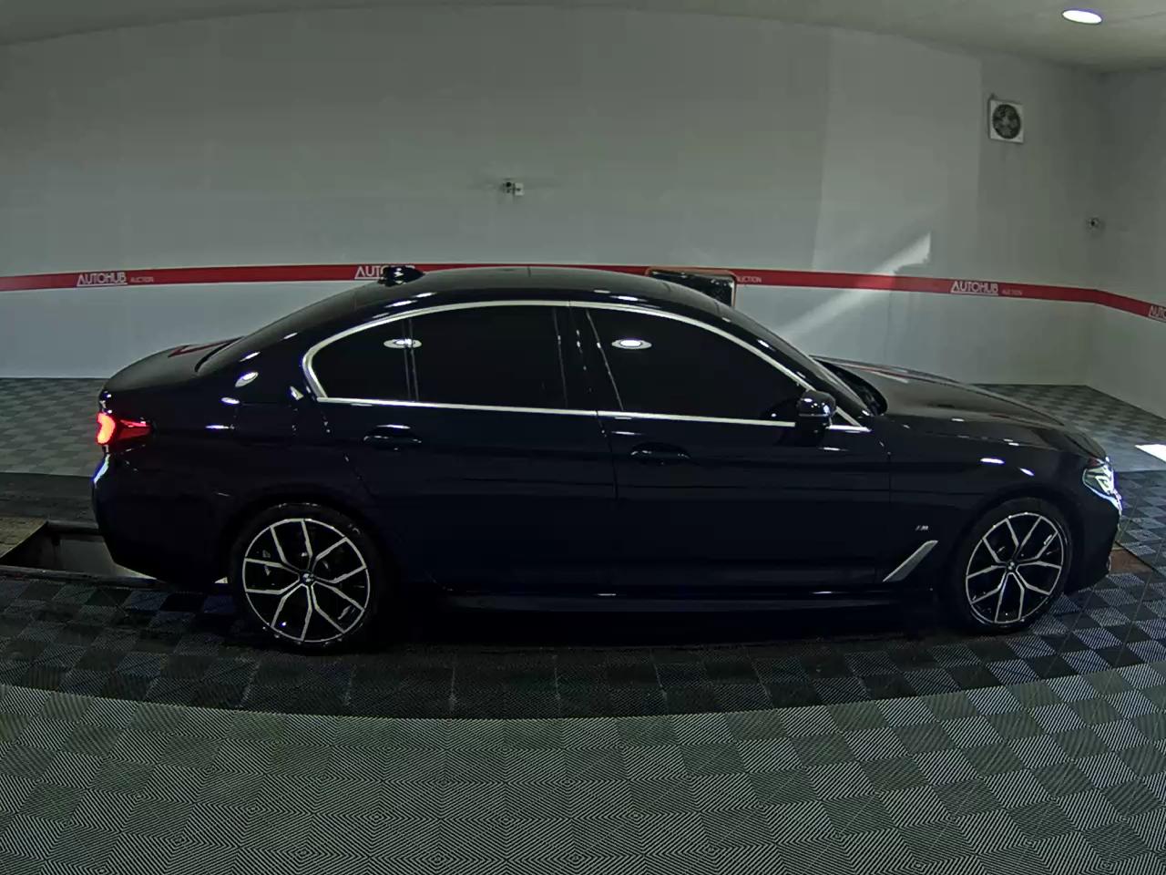 BMW 5 SERIES (7TH GEN) 530i M SPORT PACK - фото 2