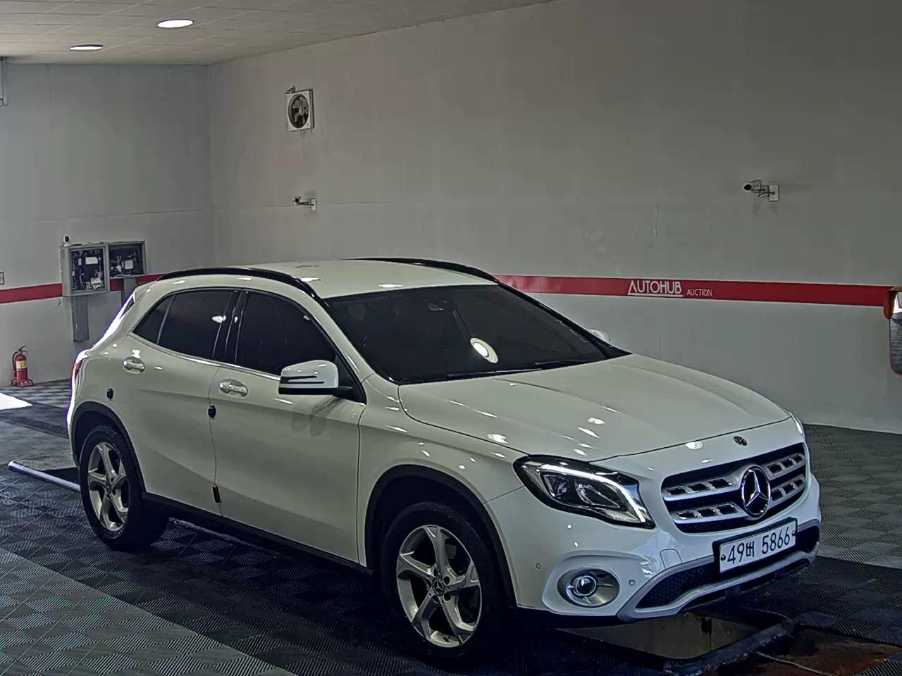 MERCEDES-BENZ GLA-CLASS GLA 220 - фото 1