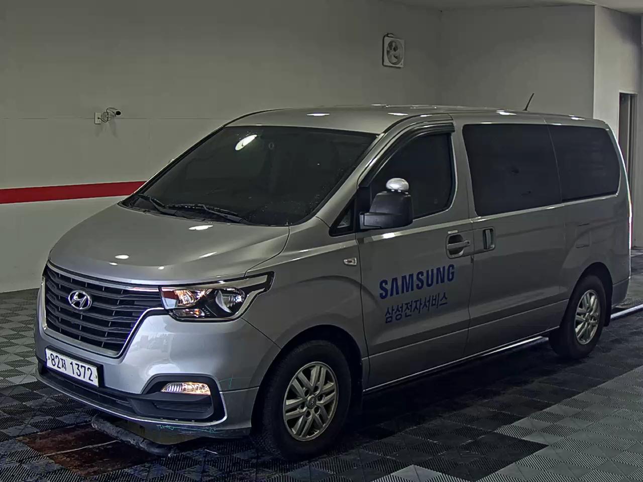 HYUNDAI THE NEW GRAND STAREX 3-SEATER DIESEL VAN SMART - фото 0