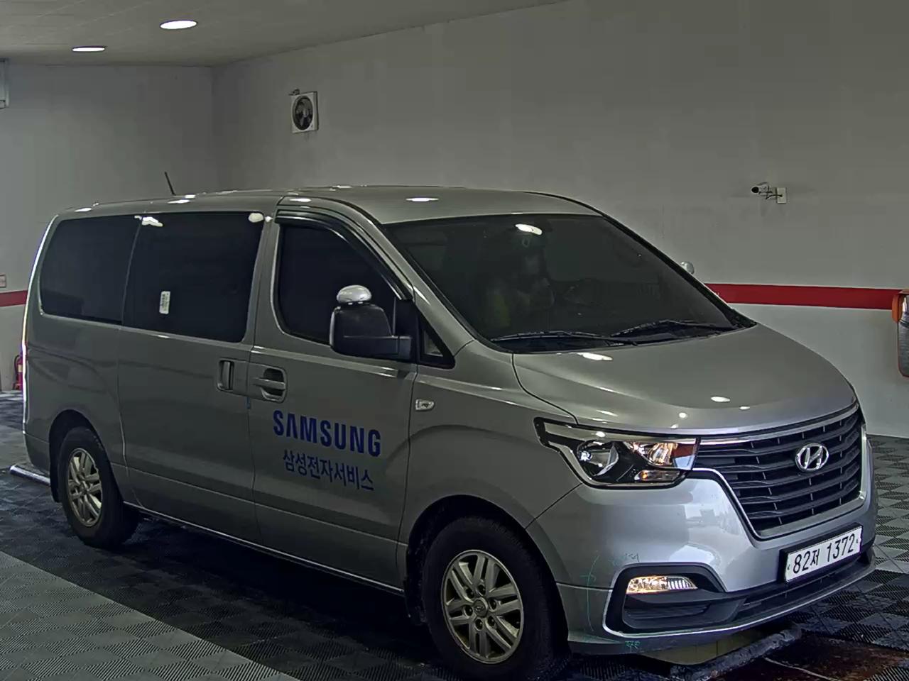 HYUNDAI THE NEW GRAND STAREX 3-SEATER DIESEL VAN SMART - фото 1