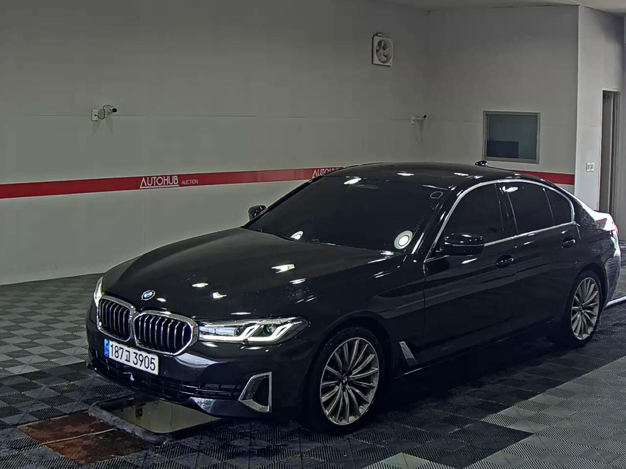 BMW 5 SERIES (7TH GEN) 530i LUXURY