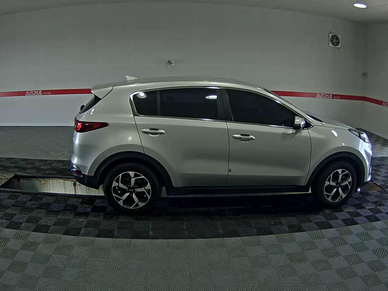 KIA SPORTAGE THE BOLD 1.6 DIESEL 4WD TRENDY - фото 2