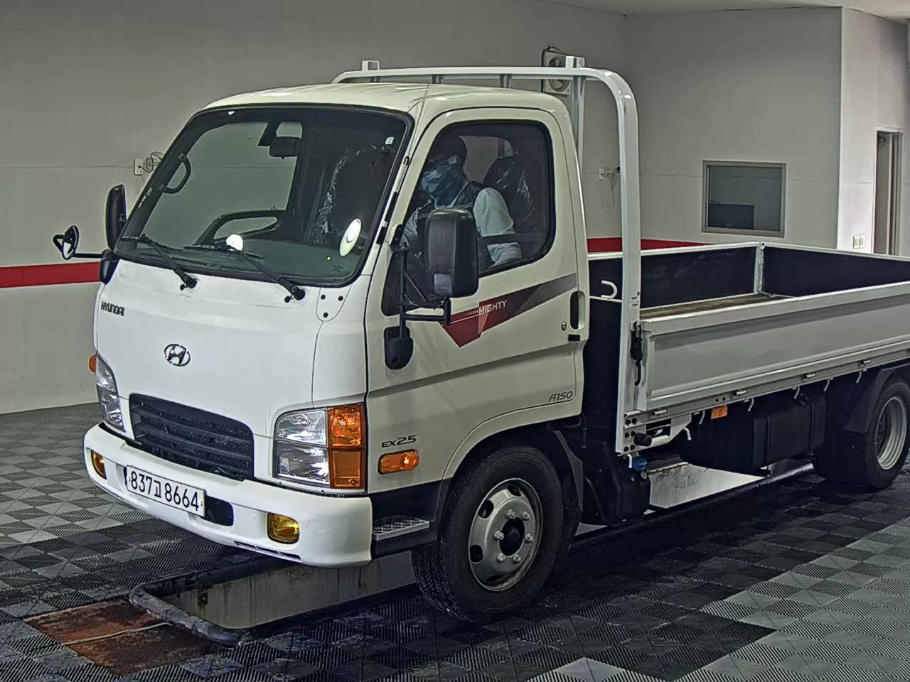 HYUNDAI ALL NEW MIGHTY 2.5 TON NARROW CAB LONG WHEELBASE LOW DECK - фото 0
