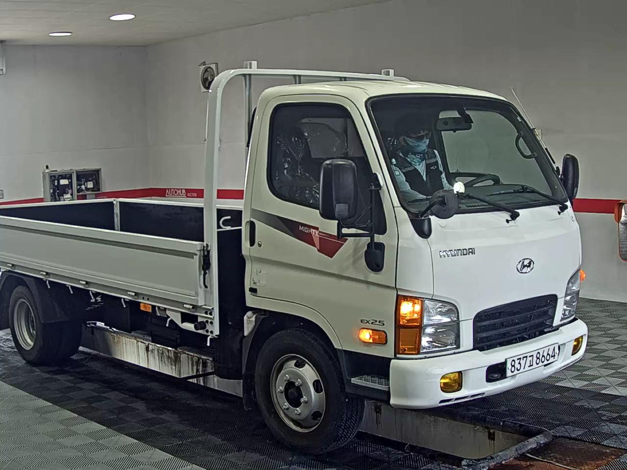 HYUNDAI ALL NEW MIGHTY 2.5 TON NARROW CAB LONG WHEELBASE LOW DECK - фото 1