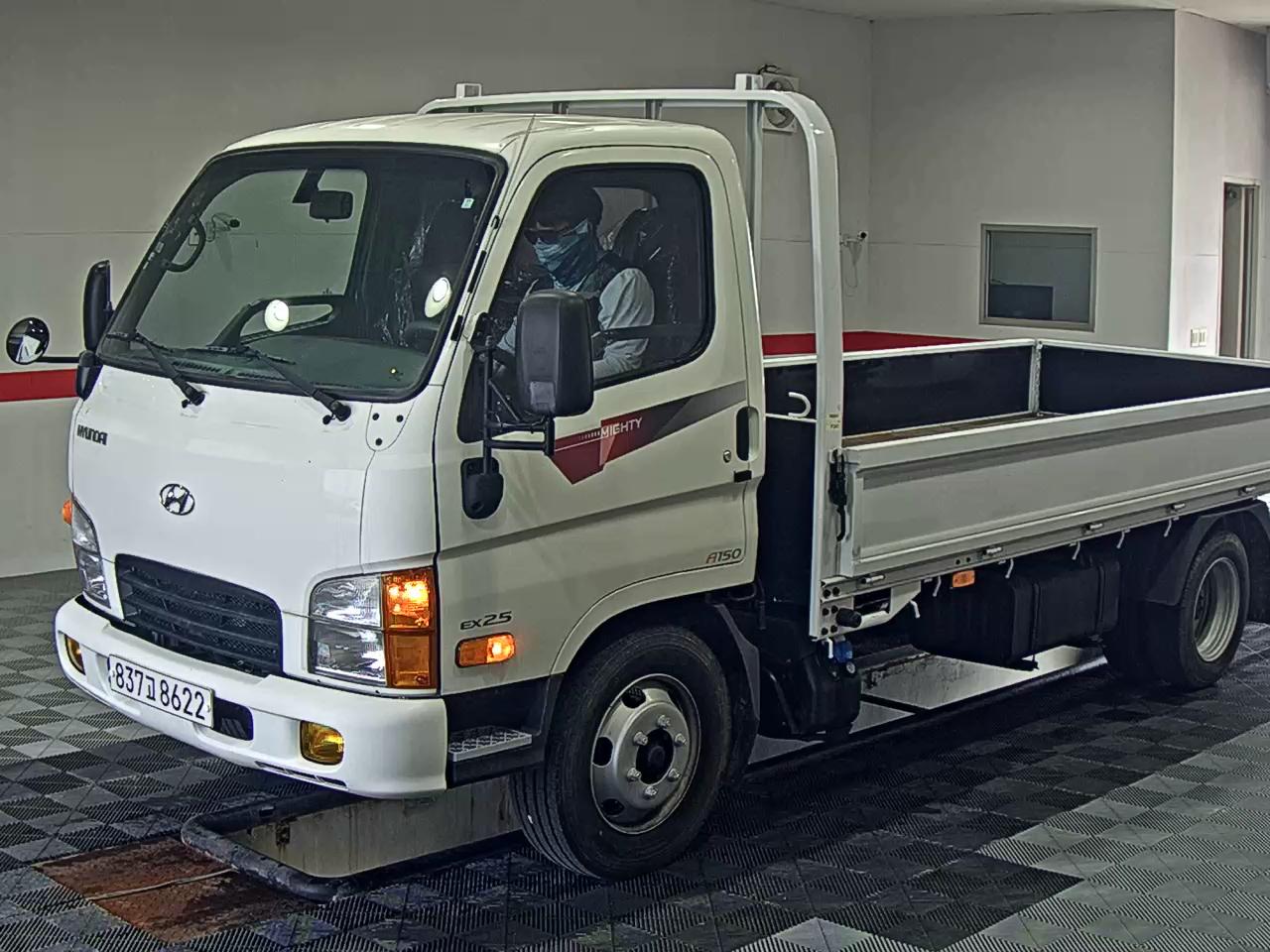 HYUNDAI ALL NEW MIGHTY 2.5 TON NARROW CAB LONG WHEELBASE LOW DECK - фото 0