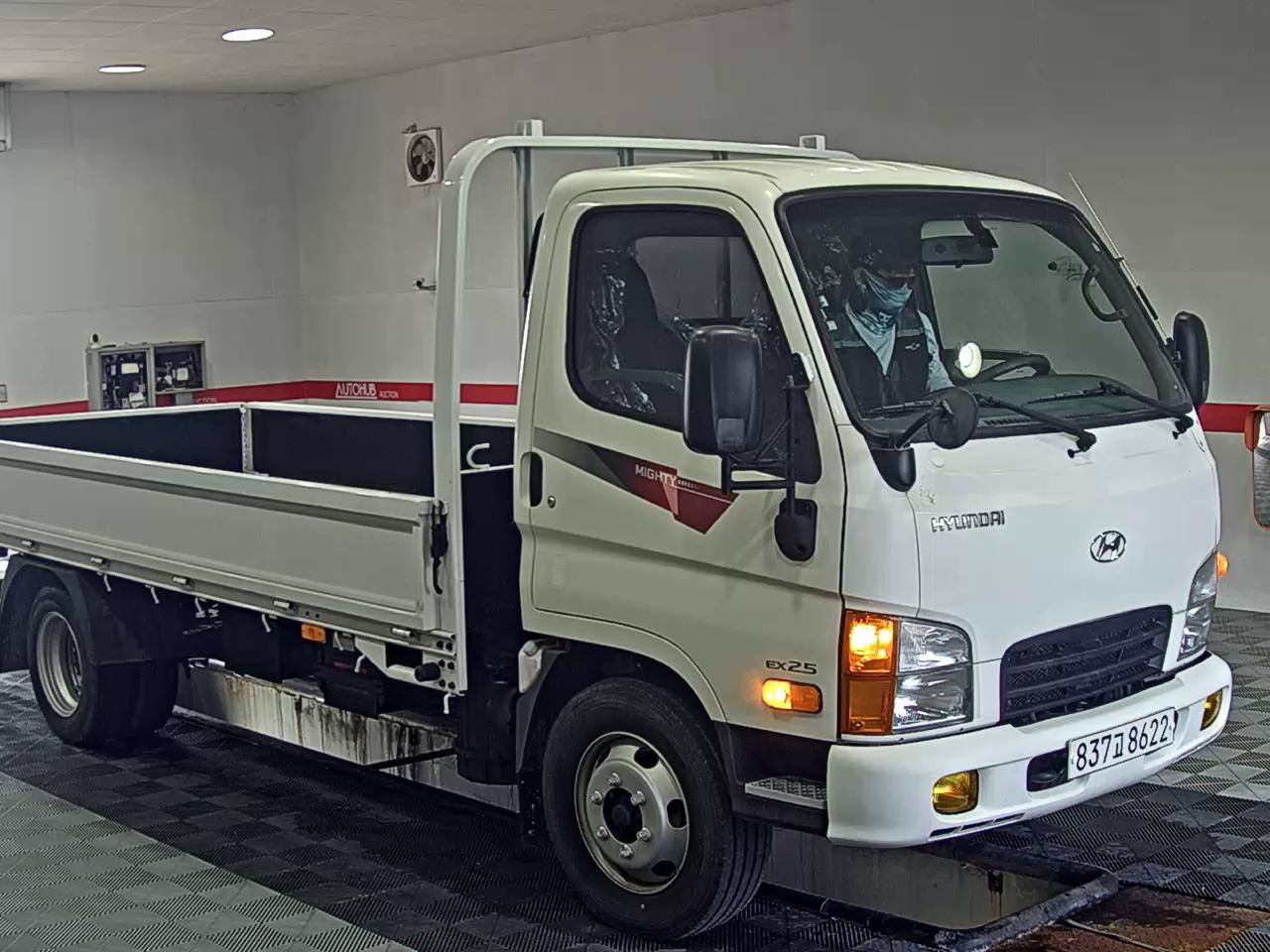 HYUNDAI ALL NEW MIGHTY 2.5 TON NARROW CAB LONG WHEELBASE LOW DECK - фото 1