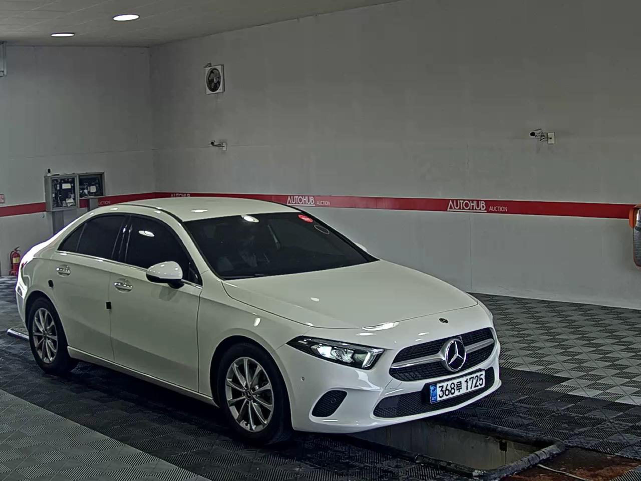 MERCEDES-BENZ A-CLASS (4TH GEN) A220 SEDAN - фото 1