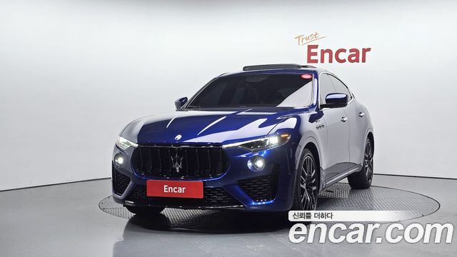 Maserati Levante 3.0 AWD Modena - фото 0