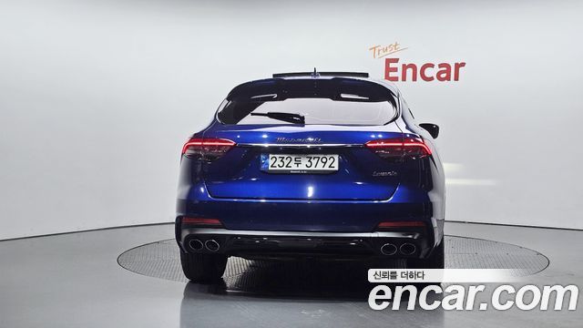 Maserati Levante 3.0 AWD Modena - фото 3