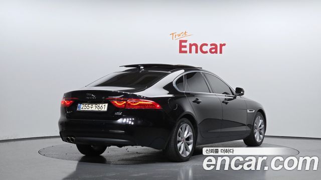 Jaguar XF X260 20d Portfolio AWD - фото 1