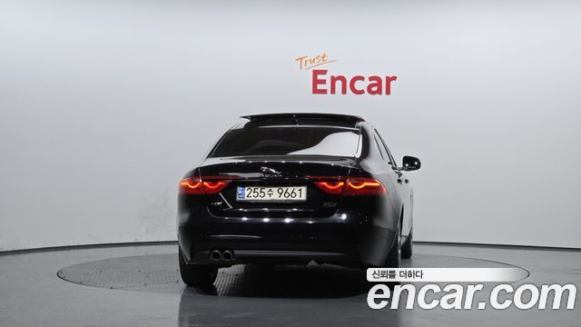 Jaguar XF X260 20d Portfolio AWD - фото 3