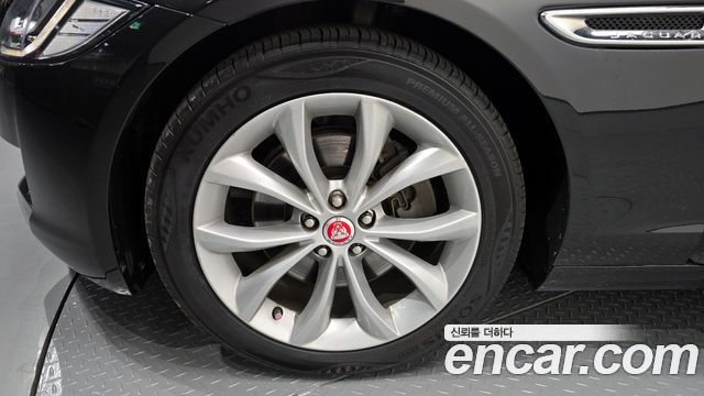 Jaguar XF X260 20d Portfolio AWD - фото 4