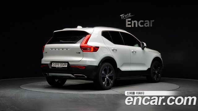 Volvo XC40 T4 Inscription - фото 1
