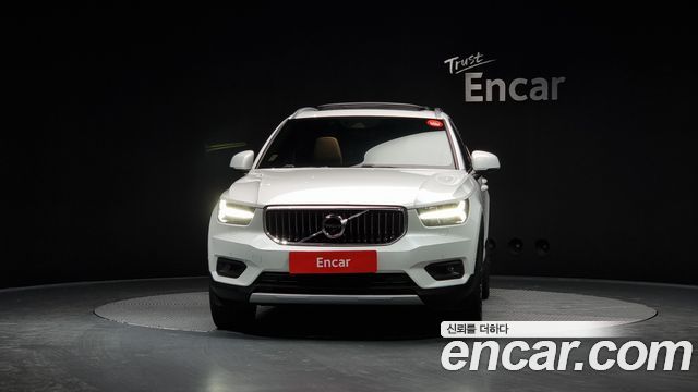 Volvo XC40 T4 Inscription - фото 2