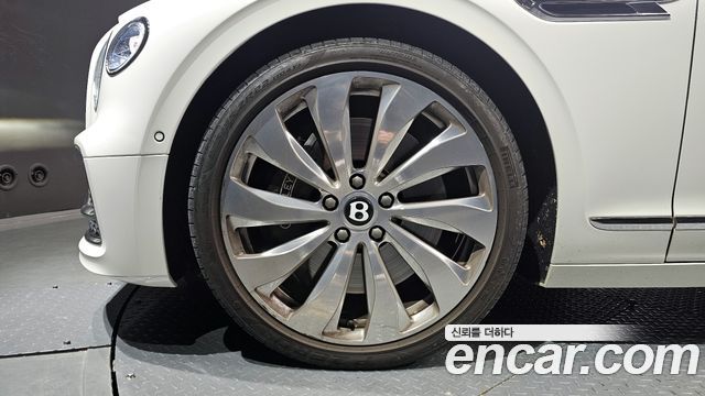 Bentley Flying Spur 3-го поколения 4.0 - фото 4
