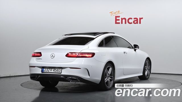 Mercedes-Benz E-Class W213 E220d Coupe - фото 1
