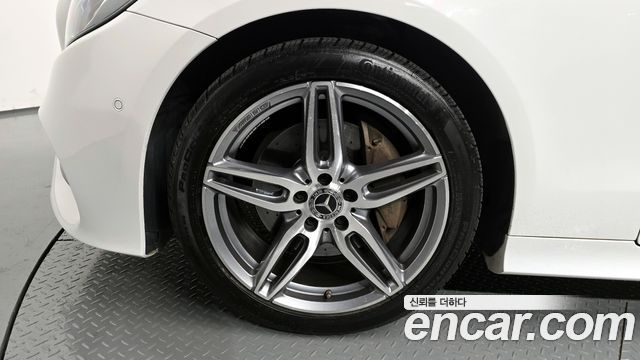 Mercedes-Benz E-Class W213 E220d Coupe - фото 4