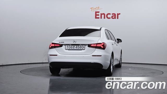 Mercedes-Benz A-Class W177 A220 Sedan - фото 3