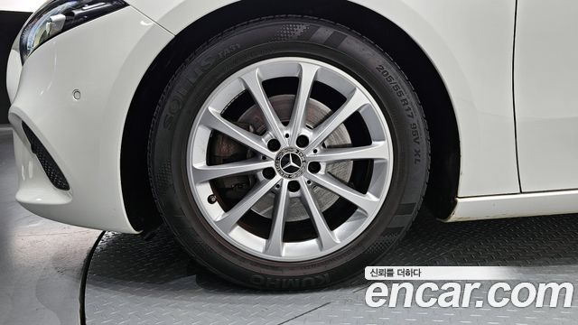 Mercedes-Benz A-Class W177 A220 Sedan - фото 4