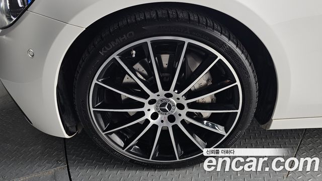 Mercedes-Benz E-Class W213 E350 4MATIC AMG Line - фото 4