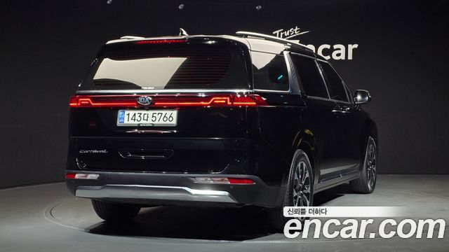 Kia Carnival 4-го поколения 9-Seater Signature - фото 1