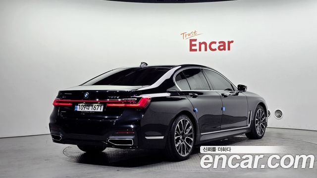BMW 7 Series G11 730d xDrive M Sport - фото 1