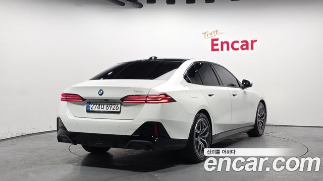 BMW 5 Series G60 520i M Sport - фото 1