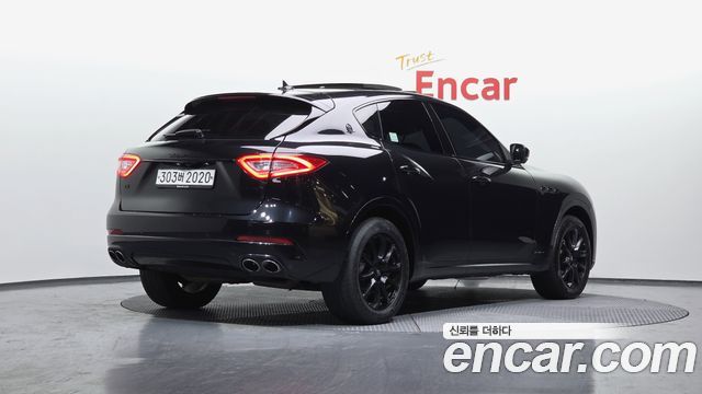 Maserati Levante 3.0 Diesel AWD GranLusso - фото 0