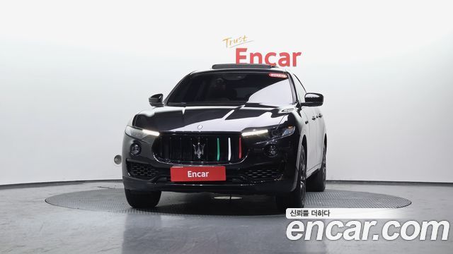 Maserati Levante 3.0 Diesel AWD GranLusso - фото 1