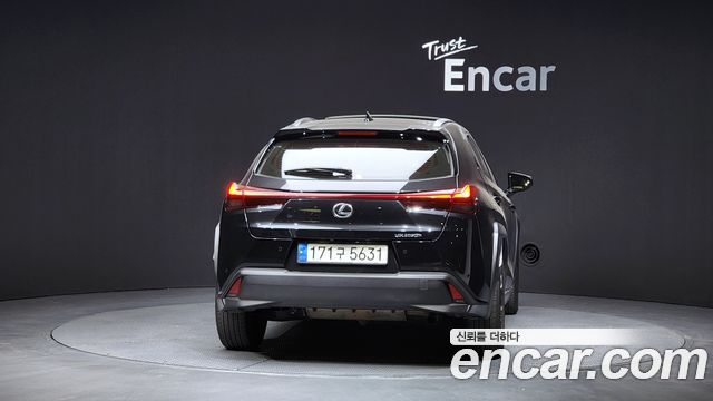 Lexus UX 250h 2.0 2WD - фото 3