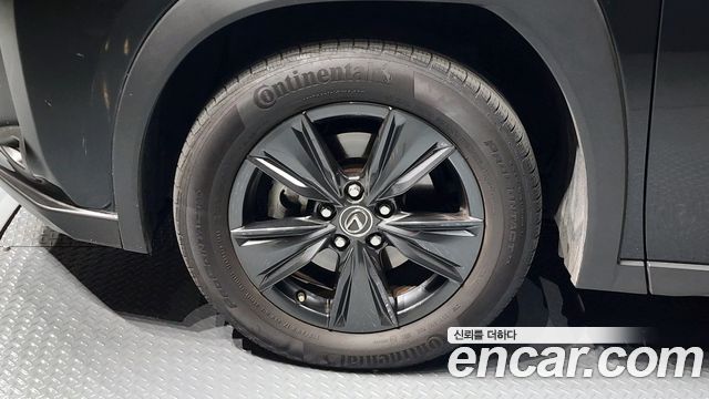 Lexus UX 250h 2.0 2WD - фото 4