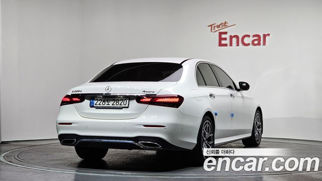 Mercedes-Benz E-Class W213 E220d 4MATIC AMG Line - фото 1