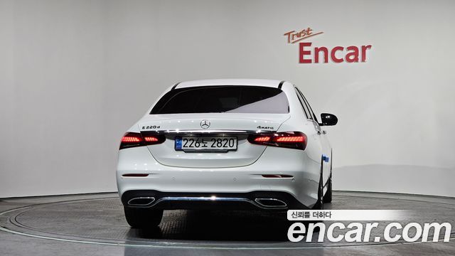 Mercedes-Benz E-Class W213 E220d 4MATIC AMG Line - фото 3