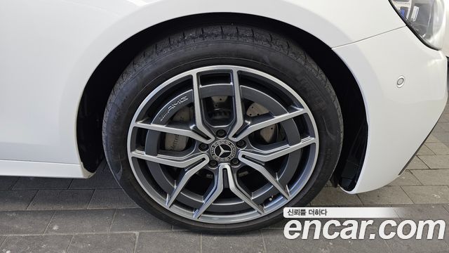 Mercedes-Benz E-Class W213 E220d 4MATIC AMG Line - фото 4