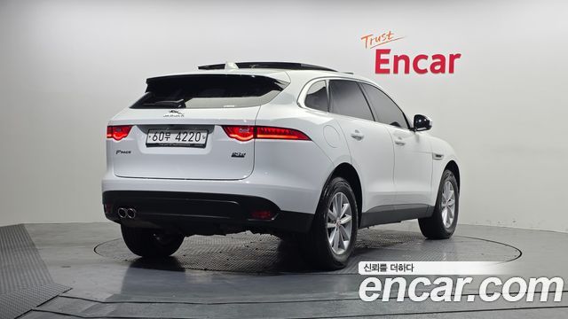 Jaguar F-PACE 20d Portfolio - фото 1