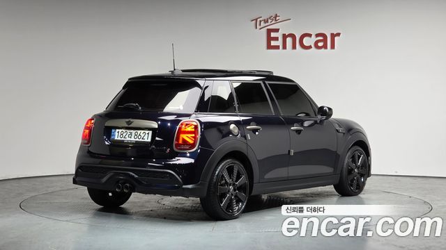 Mini Cooper S 5Door Resolute Edition 3rd Gen - фото 0