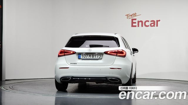 Mercedes-Benz A-Class W177 A220 Hatchback - фото 3