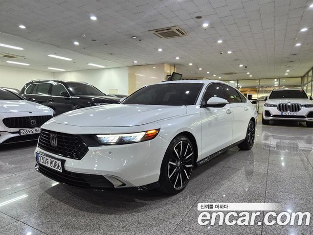 Honda Accord 11-го поколения 2.0 Hybrid Touring - фото 1