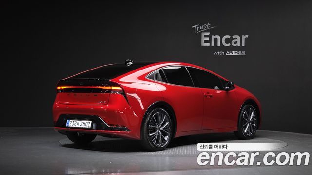 Toyota Prius 5-го поколения 2.0 XLE - фото 1