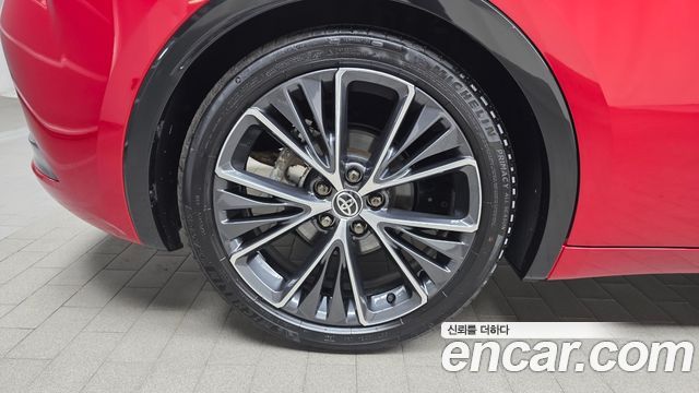 Toyota Prius 5-го поколения 2.0 XLE - фото 4