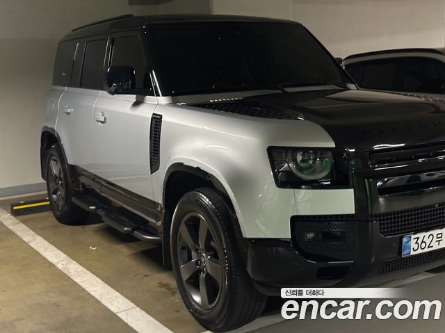 Land Rover Defender L663 110 D300 X-Dynamic HSE - фото 0