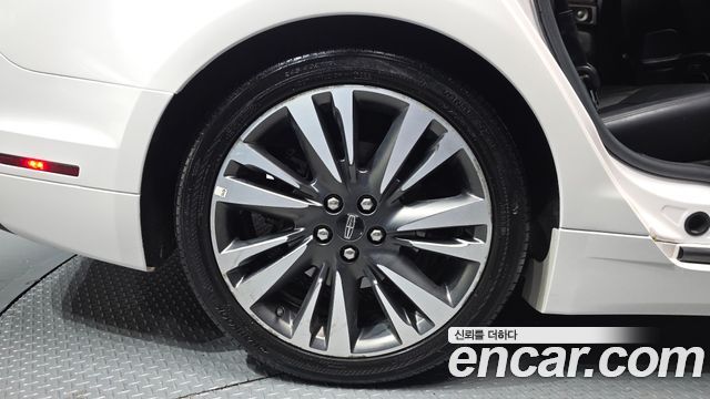 Lincoln MKZ Hybrid 2nd - фото 4