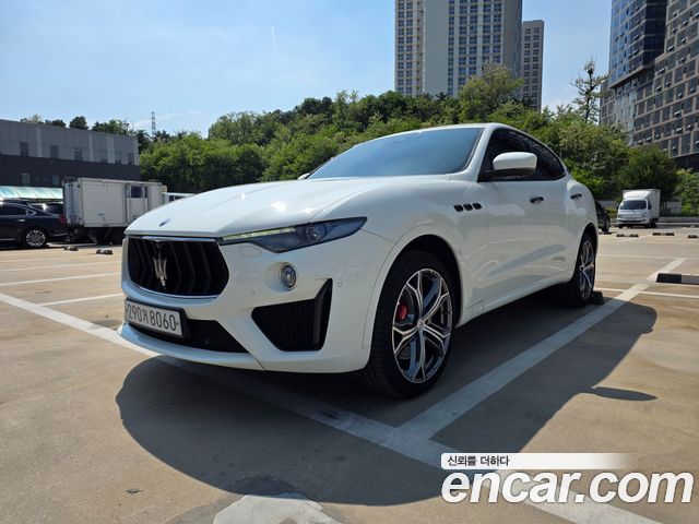Maserati Levante 3.8 GTS AWD - фото 0