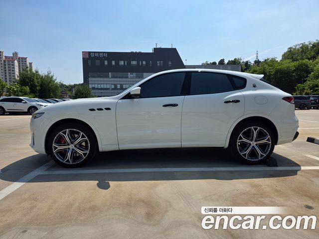 Maserati Levante 3.8 GTS AWD - фото 2
