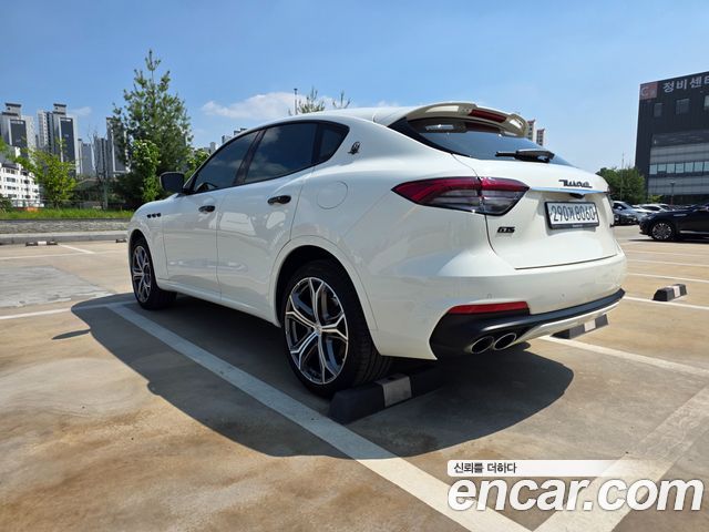 Maserati Levante 3.8 GTS AWD - фото 3