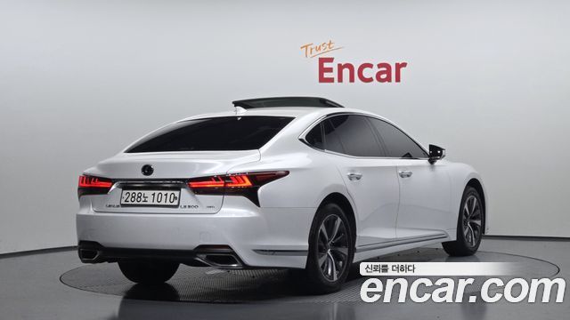 Lexus LS 500 3.5 Supreme AWD - фото 1