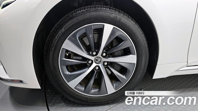 Lexus LS 500 3.5 Supreme AWD - фото 4