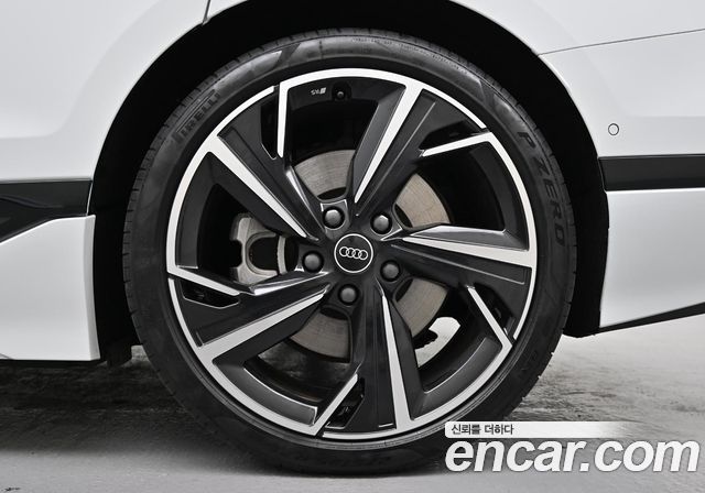 Audi A6 e-Tron Performance S line - фото 4